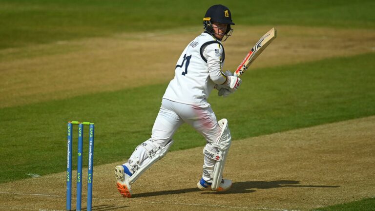 Alex Davies named as Warwickshire’s new captain